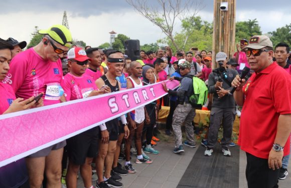 Kapolda Bali Kampanyekan Lawan Virus Corona Saat Melepas 6000 Pelari