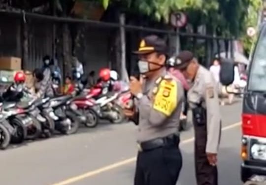 Cegah Virus Covid-19, Tim Satbinmas Polres Gianyar Gencar Beri Edukasi Kepada Masyarakat.