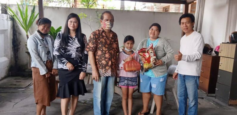 Peduli Kasih, Gembala GPDI Bethesda Denpasar Beri Bantuan Sembako Untuk Jemaat.
