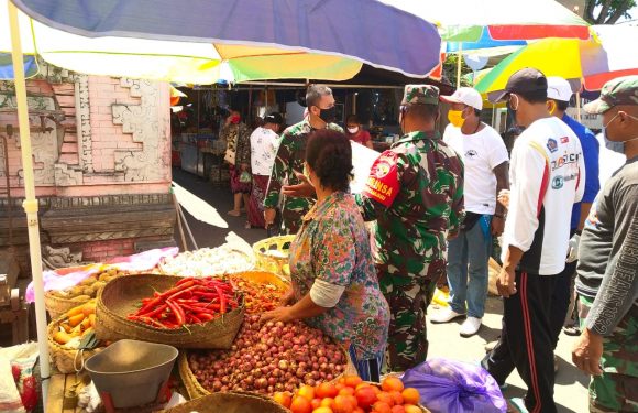 Dandim Buleleng Pantau Pasar  Banyuasri Masih Ada Pedagang Tanpa Masker.