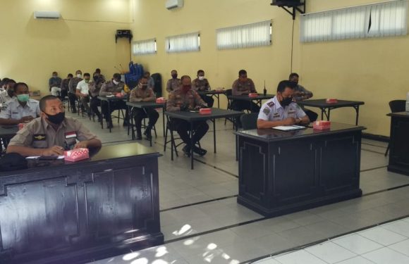 Dengan Tetap Menjaga Jarak Aman , Kapolres Jembrana Memimpin Rapat Koordinasi Ketupat Agung 2020.