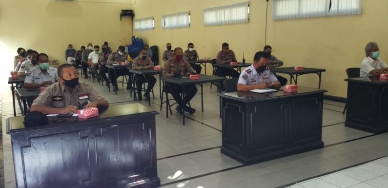 Dengan Tetap Menjaga Jarak Aman , Kapolres Jembrana Memimpin Rapat Koordinasi Ketupat Agung 2020.