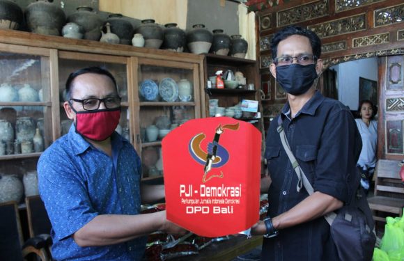 PJID Provinsi Bali, Salurkan Sembako Untuk Wartawan dan Masyarakat Yang Terdampak COVID-19.