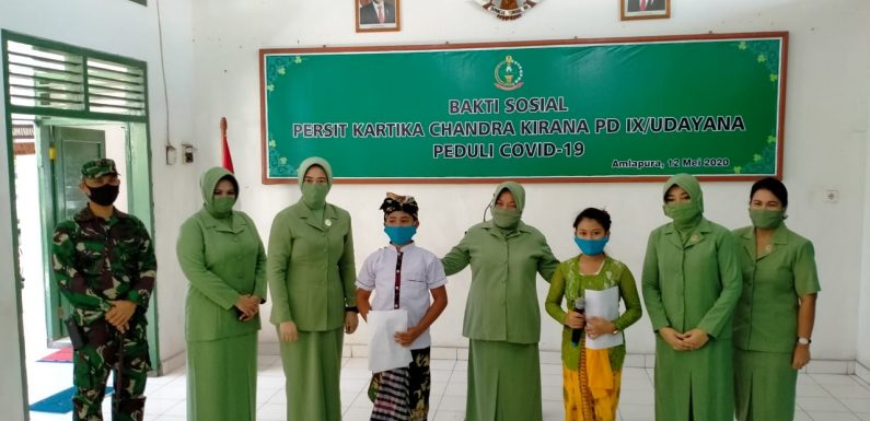 Bakti Sosial Persit KCK PD IX/Udayana Peduli Warakawuri Dan Anak Yatim.
