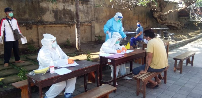 Kodim Buleleng Pantau Dan Awasi Tes Swab Covid-19 Di Wilayah Tejakula.