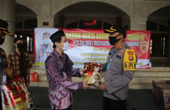 Polres Gianyar Bersama TNI Peduli Kasih Gerakan Bakti Sosial Peduli Covid-19