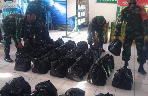 Kodim Buleleng Salurkan 200 Paket Sembako Bagi Masyarakat Terdampak Covid-19.