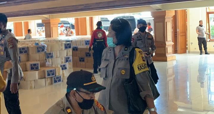 Polres Badung Terima Sembako dari Kemenparekraf RI Dan Polda Bali.
