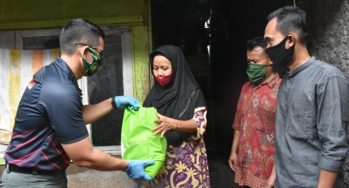 Perwira  TNI Lulusan Akmil Tahun 2000 Turun  Lapangan Bantu Masyarakat.