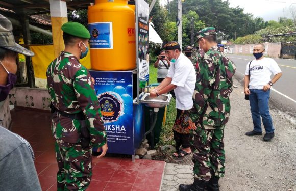 Dandim Buleleng Bersama Rektor Undhiksa Serahkan Bantuan Wastafel.