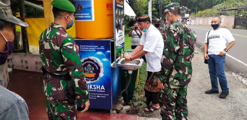 Dandim Buleleng Bersama Rektor Undhiksa Serahkan Bantuan Wastafel.