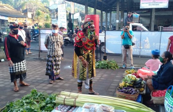 Cara Unik Personel TNI Edukasi Warga Untuk Memutus Penyebaran COVID-19.