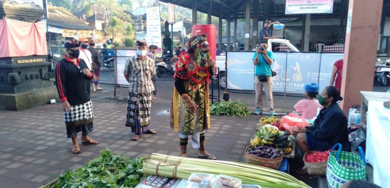 Cara Unik Personel TNI Edukasi Warga Untuk Memutus Penyebaran COVID-19.