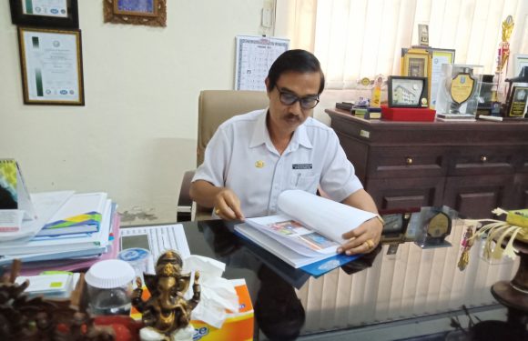 Ujian Akhir Sekolah Merupakan Standar Kelulusan Siswa.