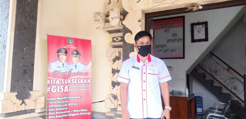 Desa Gumbrih Serahkan Bantuan Sembako Dari Kemensos Kepada 48 KK Yang Terdampak Covid-19.