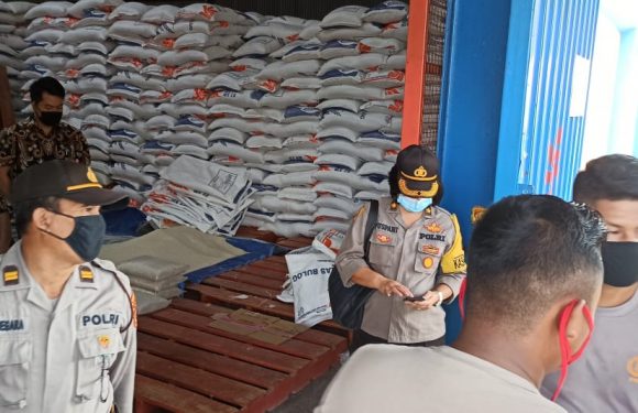 Polres Badung Salurkan 10 Ton Beras Untuk Masyarakat Badung Yang Terdampak Covid-19.