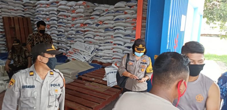 Polres Badung Salurkan 10 Ton Beras Untuk Masyarakat Badung Yang Terdampak Covid-19.