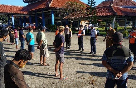 Lolos di Pelabuhan Gilimanuk 26 Sopir Bawa Logistik di Amankan di Terminal Mengwi  Badung.
