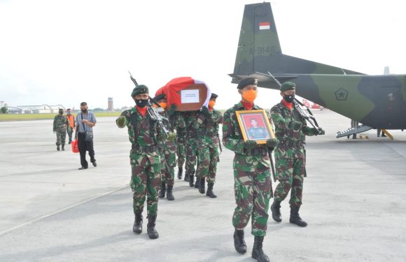 Jenazah Almarhum Kapten Cpn Kadek Udi Tiba di Bali, Pangdam Sambut Dengan Kehormatan.