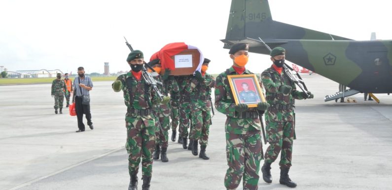 Jenazah Almarhum Kapten Cpn Kadek Udi Tiba di Bali, Pangdam Sambut Dengan Kehormatan.