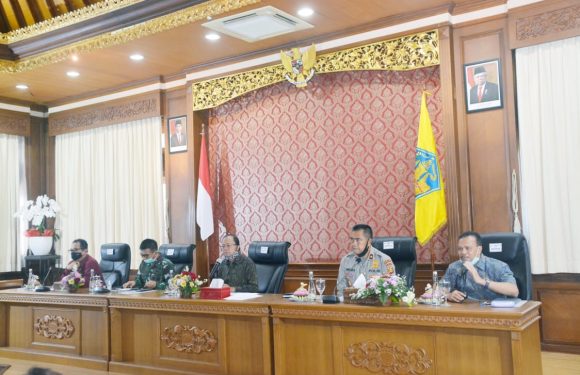 Gugus Tugas Percepatan Penanganan Covid-19 Laksanakan Rapat Evaluasi Penanganan Covid-19 di Wilayah Bali.