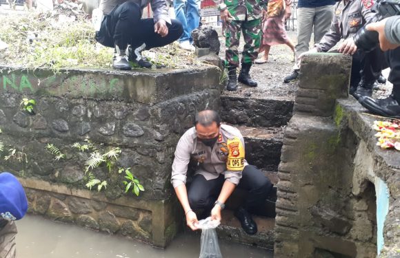 Bakti Sosial Polres Gianyar Tabur Benih Ikan Nila
