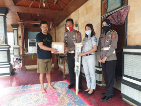 Korban Laka Lantas Terima Tongkat Kruk Dan Sembako Dari Iptu. Achmad Fahmi Adiatma,