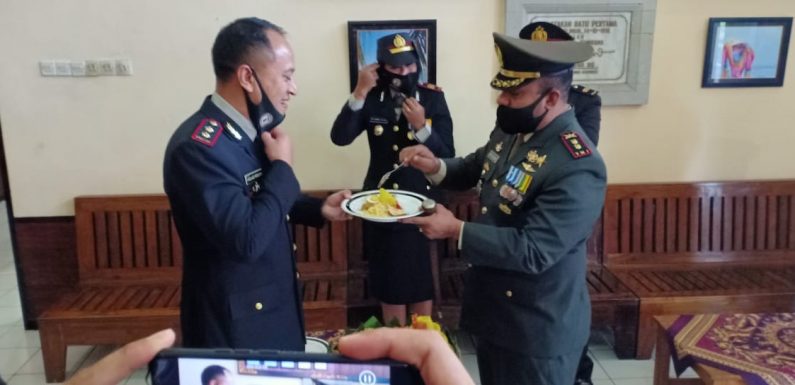 Dandim 1617/ Jembrana Beri Kejutan Pada HUT Bhayangkara ke 74 di Mapolres Jembrana.