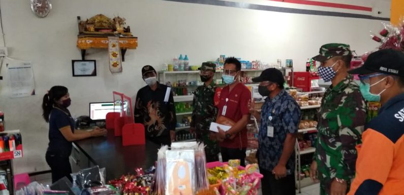 Babinsa Edukasi Pemilik Usaha Pertokoan Agar Patuhi Protokol Kesehatan.