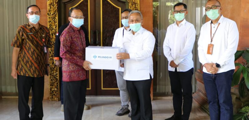 PT Pelindo III Serahkan 5.000 Paket Bantuan Kepada Gubernur Bali.