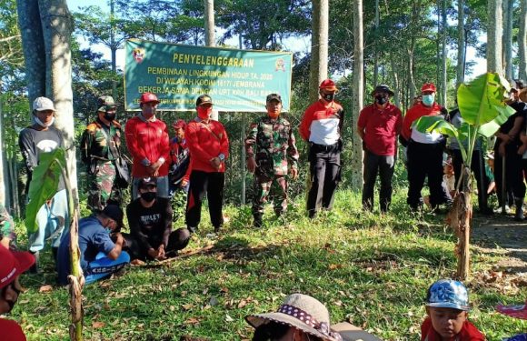 Kodim Jembrana Gelar Karya Bakti Reboisasi  Penghijauan Di Desa Manistutu.