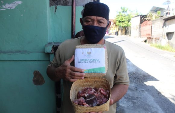 BAZNAS Kota Denpasar Distribusikan Ratusan Paket Daging Kurban Kepada Masyarakat Terdampak Covid-19.