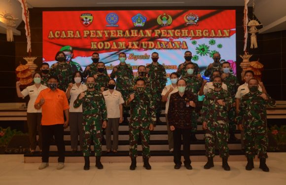 Pangdam IX/Udayana Serahkan Penghargaan Kepada 28 Pendonor Plasma Konvalesen.