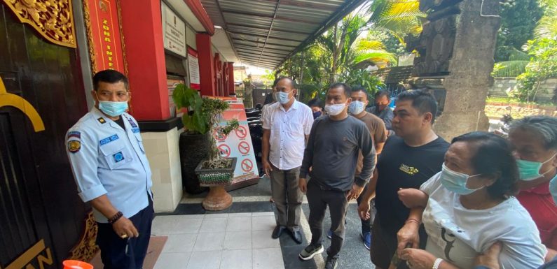 Tim Kejati Bersama Kejari Klungkung Jemput Paksa Terpidana Korupsi Pengadaan Tanah Dermaga Gunaksa.