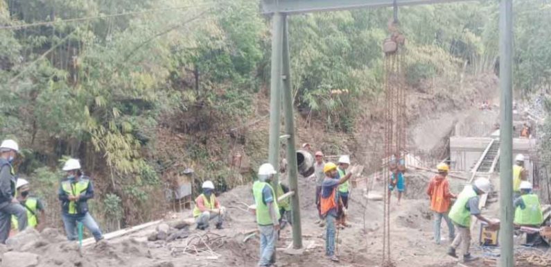 Proyek Jembatan Penghubung Desa Pinggan – Siakin di Target Selesai Desember 2020.