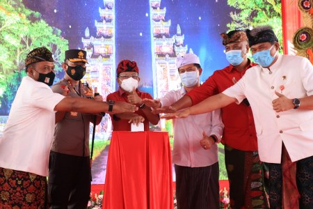 GubernurBali, Melakukan Peletakan Batu Pertama Pekerjaan Normalisasi Tukad Unda Kabupaten Klungkung.