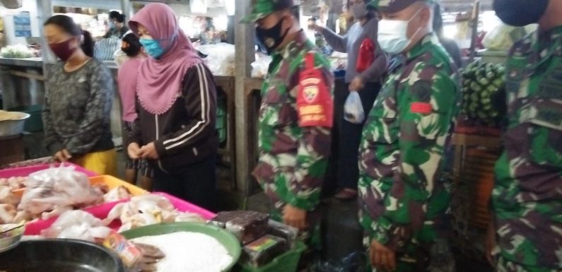 Koramil Dan Aparat Kecamatan Petang Intensifkan Penegakan Protokol Kesehatan.