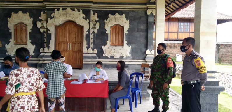 Pantau Penyaluran Bantuan Langsung Tunai Dana Desa, Babinsa  Candi Kusuma  Ingatkan Warga Patuhi Prokes.