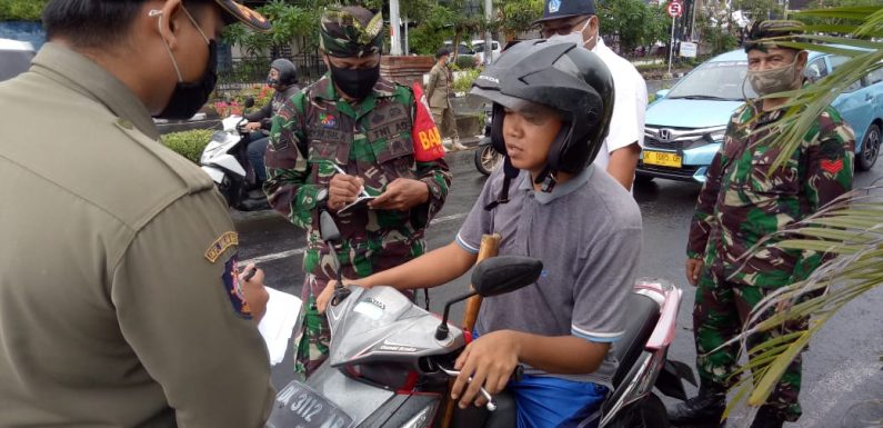 Penegakan Prokes Di Wilayah Denbar Masih Ditemukan Warga Tidak Pakai Masker.