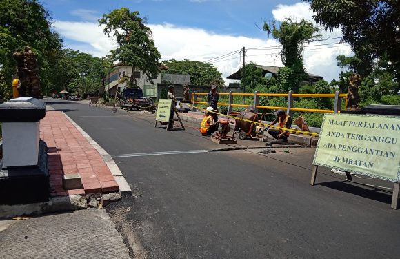 Proyek Pembangunan Jembatan Tukad Kaliakah Kabupaten Jembrana Selesai Sesuai Target.
