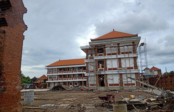 Proyek Pengerjaan Pembangunan SMPN 14 Denpasar Memasuki Tahap Akhir.