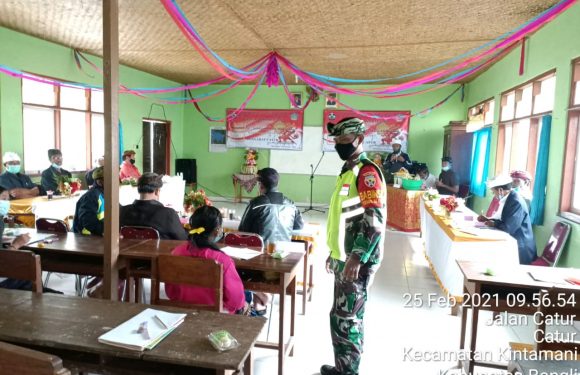 Aparat TNI Pantau Kegiatan Bulan Bahasa Bali Di Kintamani.