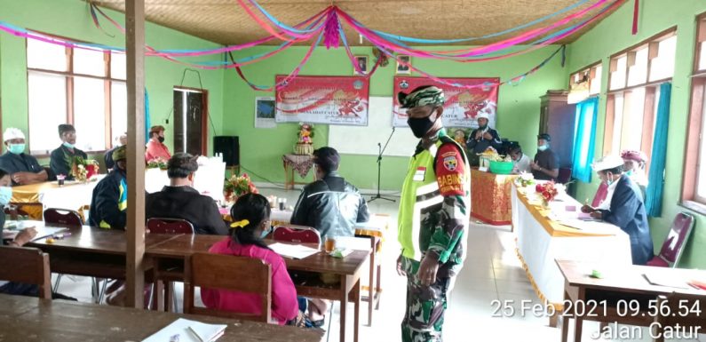 Aparat TNI Pantau Kegiatan Bulan Bahasa Bali Di Kintamani.