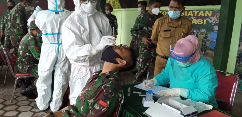 Yakinkan Bebas COVID-19, Anggota Satgas TMMD Ke 110 Kodim Jembrana Jalani Rapid Tes Antigen.