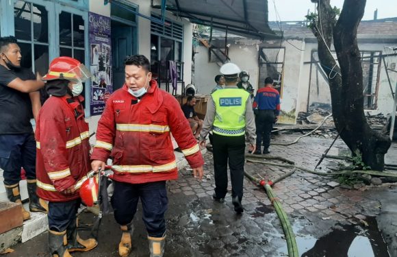 Dua Rumah Kos  di Jalan Raya Sesetan Hangus Terbakar.
