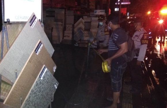 Toko Keramik The Bali House Terbakar.