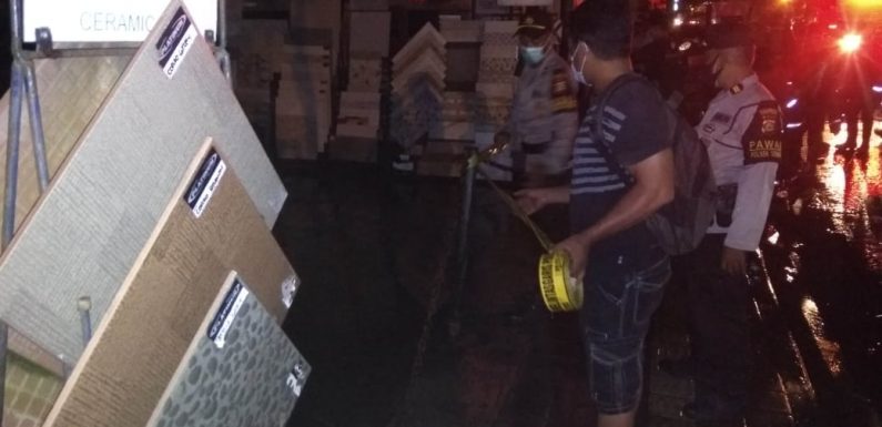 Toko Keramik The Bali House Terbakar.