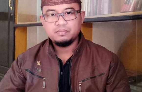 Advokat Rausi Samorano Ancam Pelaku Yang mencatut  Nama Pesantren Siratul Islam Ke Meja Hukum.