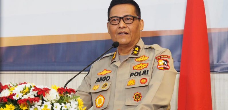 Polri Kerahkan Mobil Dapur Umum, Logistik, Kapal,  hingga Perahu Karet Bantu Korban Banjir NTT