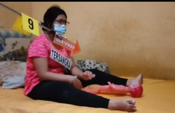 Dalam Reka Ulang Dugaan Kasus Pembuangan Bayi, Sebanyak 45 Reka Adegan Terlihat saat  Ibu Bayi Melahirkan Sendiri.